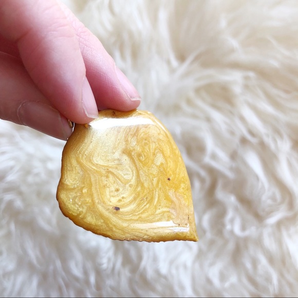 LEAF Necklace Keychain Lightweight Resin Pendant - Picture 5 of 5